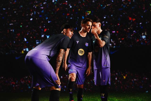 FC Barcelona players posing in the black and purple Nike Kobe x FC Barcelona kit.