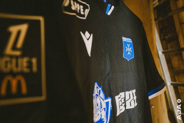 AJ Auxerre Away Shirt 2025/26