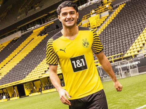 Mahmoud Dahoud wearing the yellow and black Borussia Dortmund 2021/22 home shirt.