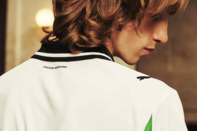 A detailed close-up of the upper back on the Puma U.S. Sassuolo Calcio 2025/26 away shirt, showing the inscription 'EMOZIONI NEROVERDI'.