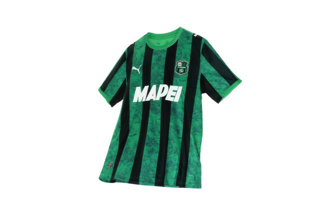 The green and black striped home shirt of U.S. Sassuolo Calcio shown from the front.